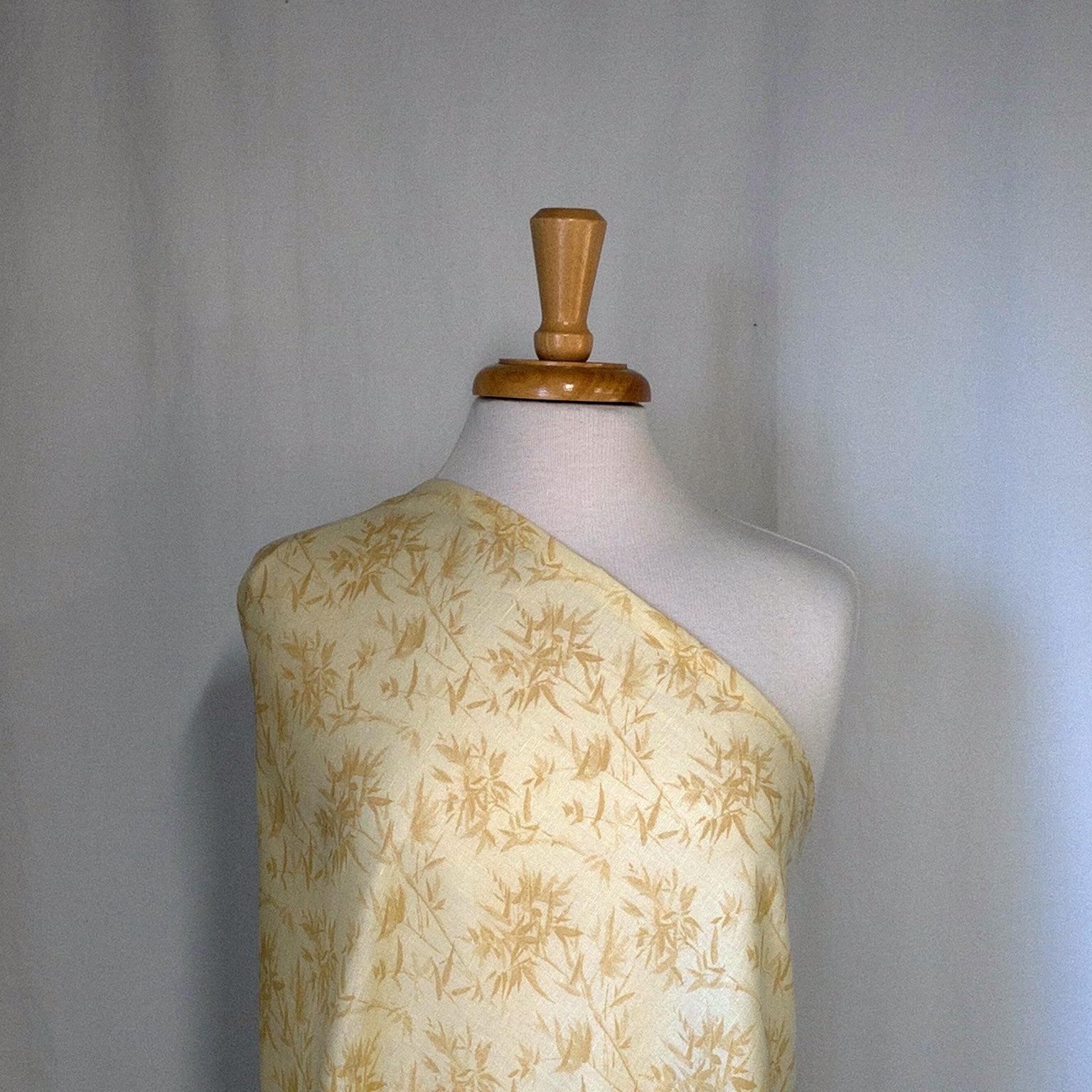 Cotton shirtings: butter & soft yellow bamboo print